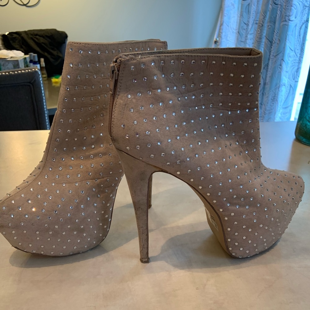 Gorgeous Rhinestone Tan High Heels 👠